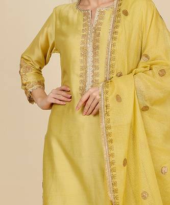 Kurta with side tails with block print and embroidery 4