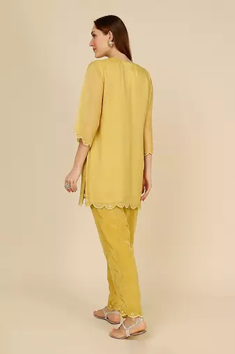 Kurta with mirror work and foil dupatta