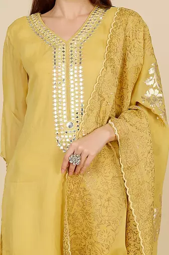 Kurta with mirror work and foil dupatta