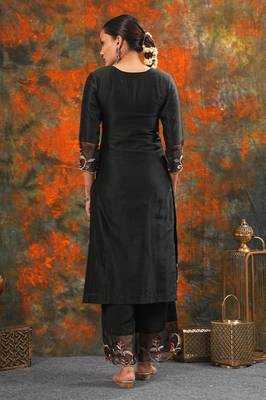Sarla - Black Suit Set 4