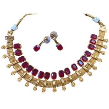 Gold-plated kundan-studded & pearl beaded jewellery set 4