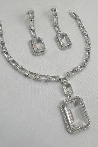 Neacklesh  set .moti  ,kundan