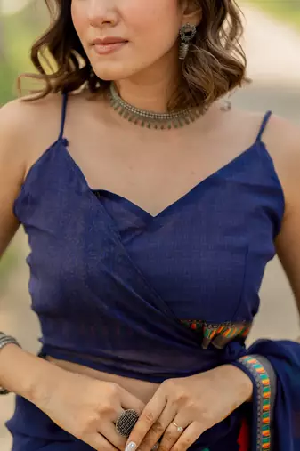 Navy Blue Georgette Geometric Print Lace Border Saree With Unstitched Blouse Piece