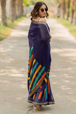 Navy Blue Georgette Geometric Print Lace Border Saree With Unstitched Blouse Piece 5