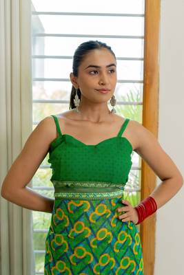 Green Georgette Geometric Print Lace Border Saree With Unstitched Blouse Piece 3