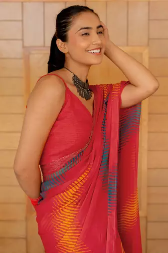 Light Red Georgette Geometric Print/Leheriya Print Lace Border Saree With Unstitched Blouse Piece