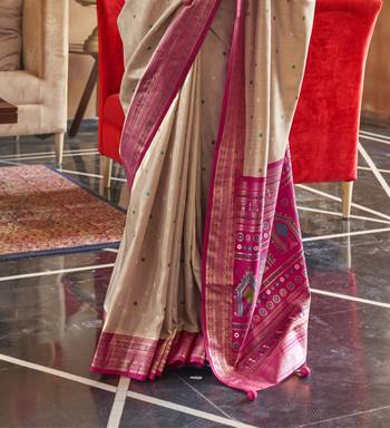 Beige silk blend Blend Patola Saree With Unstitched Blouse Piece 4