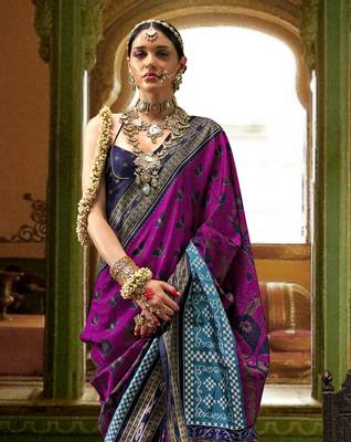 Magenta silk blend Blend Woven Saree With Unstitched Blouse Piece 3