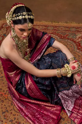 Navy Blue silk blend Blend Woven Saree With Unstitched Blouse Piece
