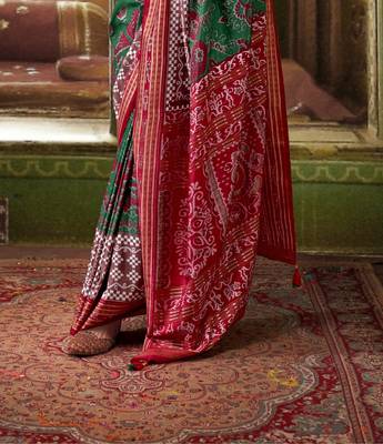 Green silk blend Blend Woven Saree With Unstitched Blouse Piece 4