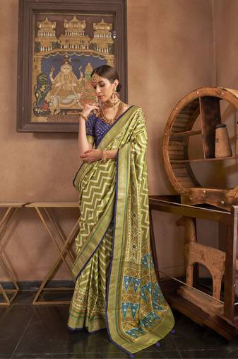 Parrot Green silk blend Blend Patola Saree With Unstitched Blouse Piece