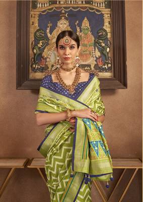 Parrot Green silk blend Blend Patola Saree With Unstitched Blouse Piece 2