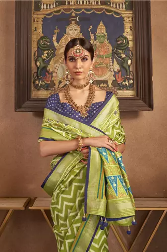 Parrot Green silk blend Blend Patola Saree With Unstitched Blouse Piece