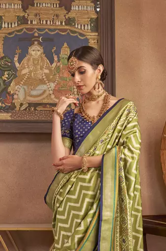 Parrot Green silk blend Blend Patola Saree With Unstitched Blouse Piece