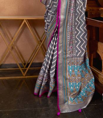 Grey silk blend Blend Patola Saree With Unstitched Blouse Piece 4
