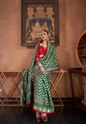 Green silk blend Blend Patola Saree With Unstitched Blouse Piece 2