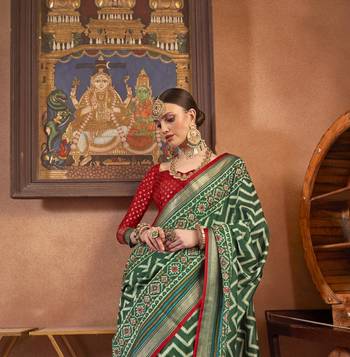 Green silk blend Blend Patola Saree With Unstitched Blouse Piece 3