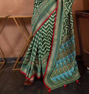 Green silk blend Blend Patola Saree With Unstitched Blouse Piece 4