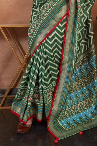 Green silk blend Blend Patola Saree With Unstitched Blouse Piece