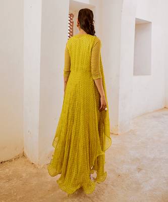 Gulbahar lemon green midi with jugnu cape & belt set. 4