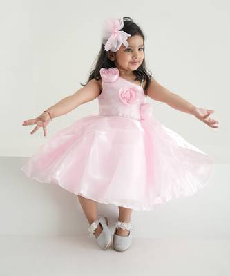 Baby pink coloured birthday frock for baby girls 1