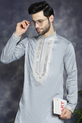 Men grey embroidered blended cotton kurta