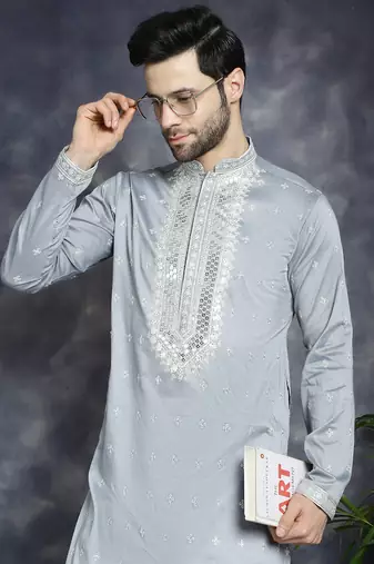 Men grey embroidered blended cotton kurta