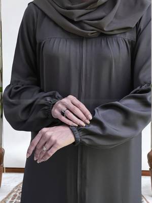 Front Open Abaya with Zipper Opening, Gathered Chest, and Elasticated Sleeves 3