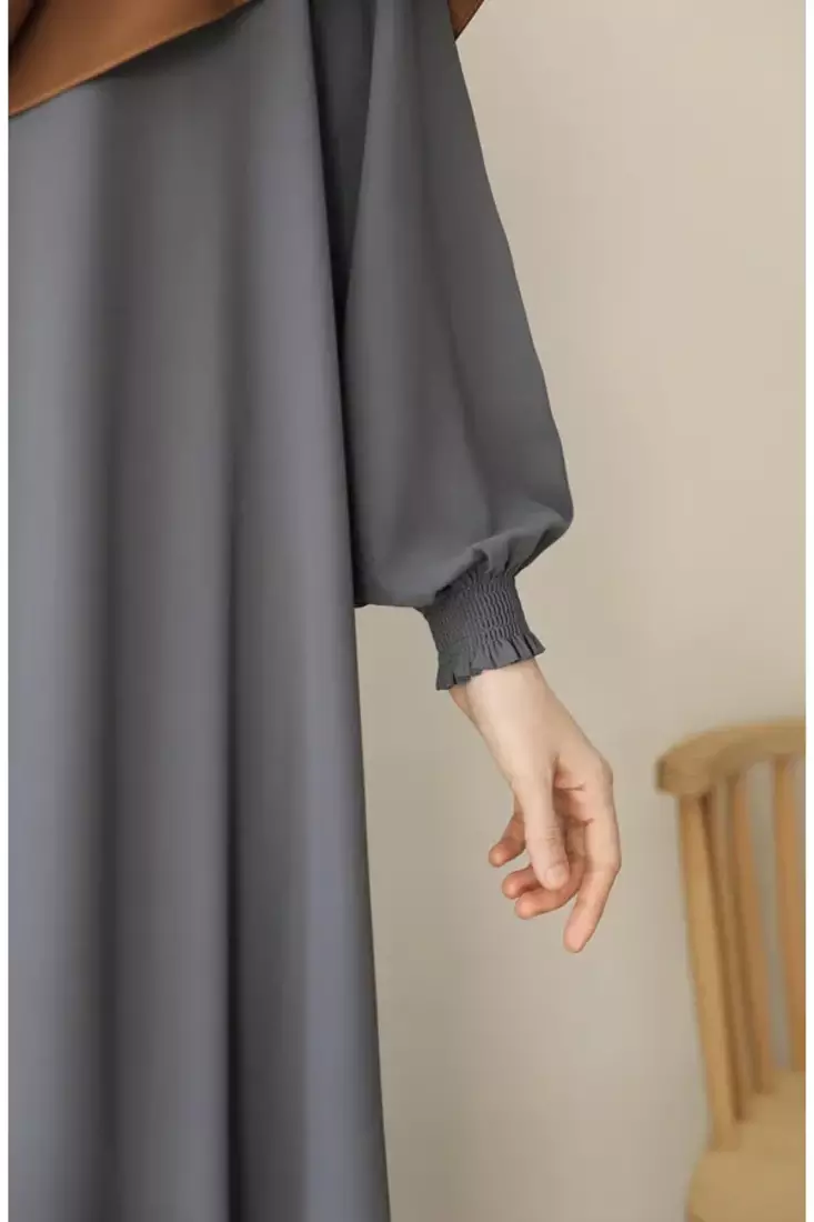 Front Open Abaya with Zipper Opening-Umbrella Flare and Matching Belt