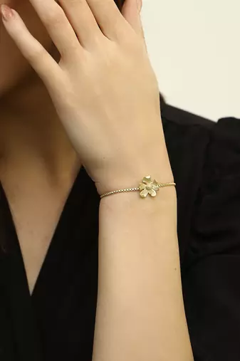 Women gold plated flower design adjustable bracelet