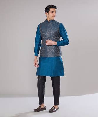 Royal blue embroidered kurta set 1
