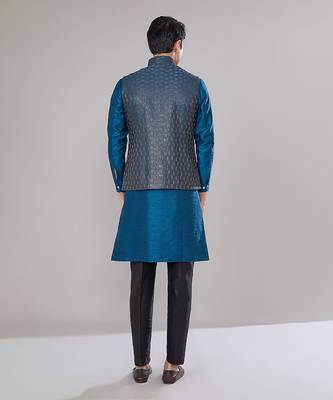 Royal blue embroidered kurta set 2