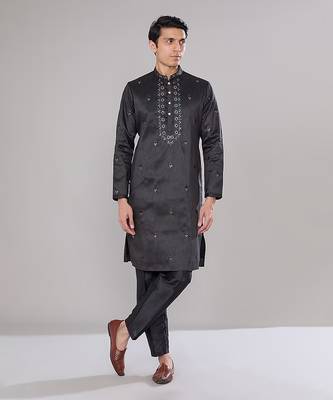 Black embroidered kurta set 1