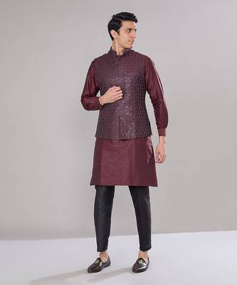 Maroon embroidered kurta set 1
