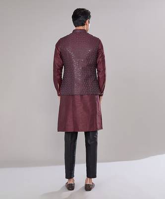 Maroon embroidered kurta set 2