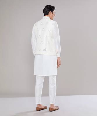 Off white embroidered kurta-jacket set 2