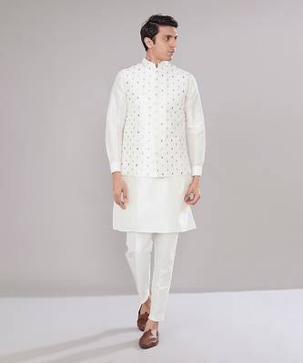Off white embroidered kurta-jacket set 1