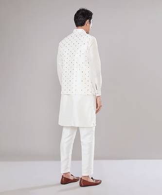 Off white embroidered kurta-jacket set 2