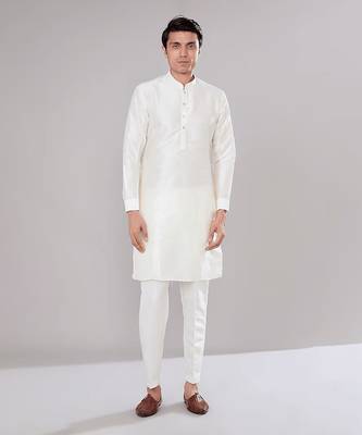 Off white embroidered kurta-jacket set 3
