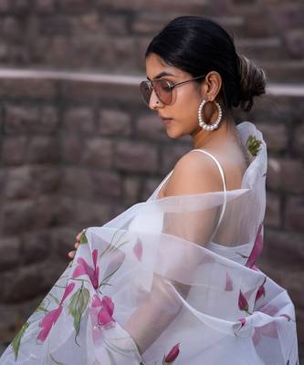 White Hand Painted Pure Organza Saree Without Blouse 4