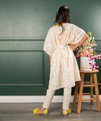Yellow and white straps top and bird embroidered tie up white jacket and scalloped hem pant 4