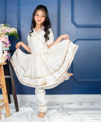 White chanderi silk embroidered floral flared kurta and pant set 1