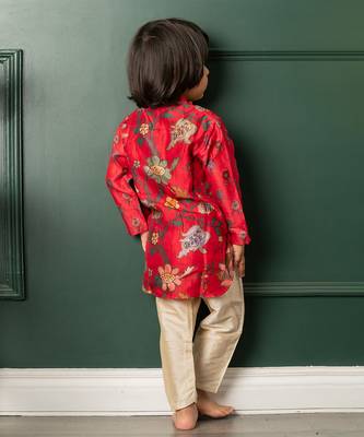 Red chanderi silk printed floral kurta and pyjama set 3