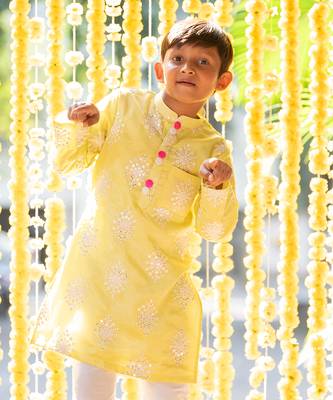 Lemon green crepe silk & cotton silk thread embroidered kurta set 4