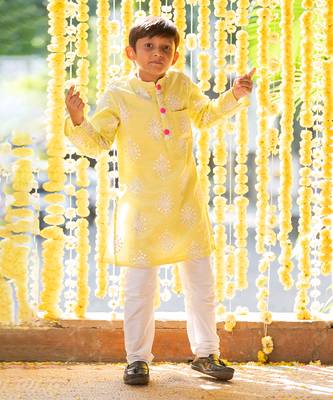Lemon green crepe silk & cotton silk thread embroidered kurta set 5