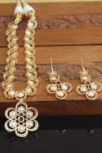 Elegant kundan polki necklace set