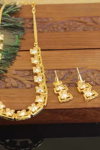 Elegant kundan polki necklace set