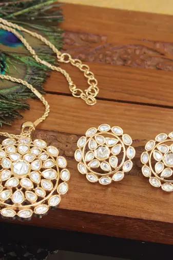Elegant kundan polki necklace set