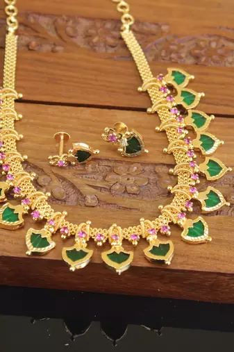 Kerala style gold plated palakka necklace set