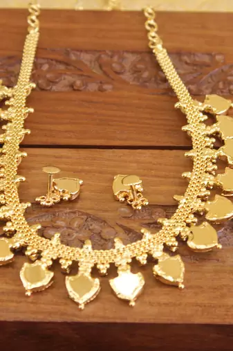 Kerala style gold plated palakka necklace set
